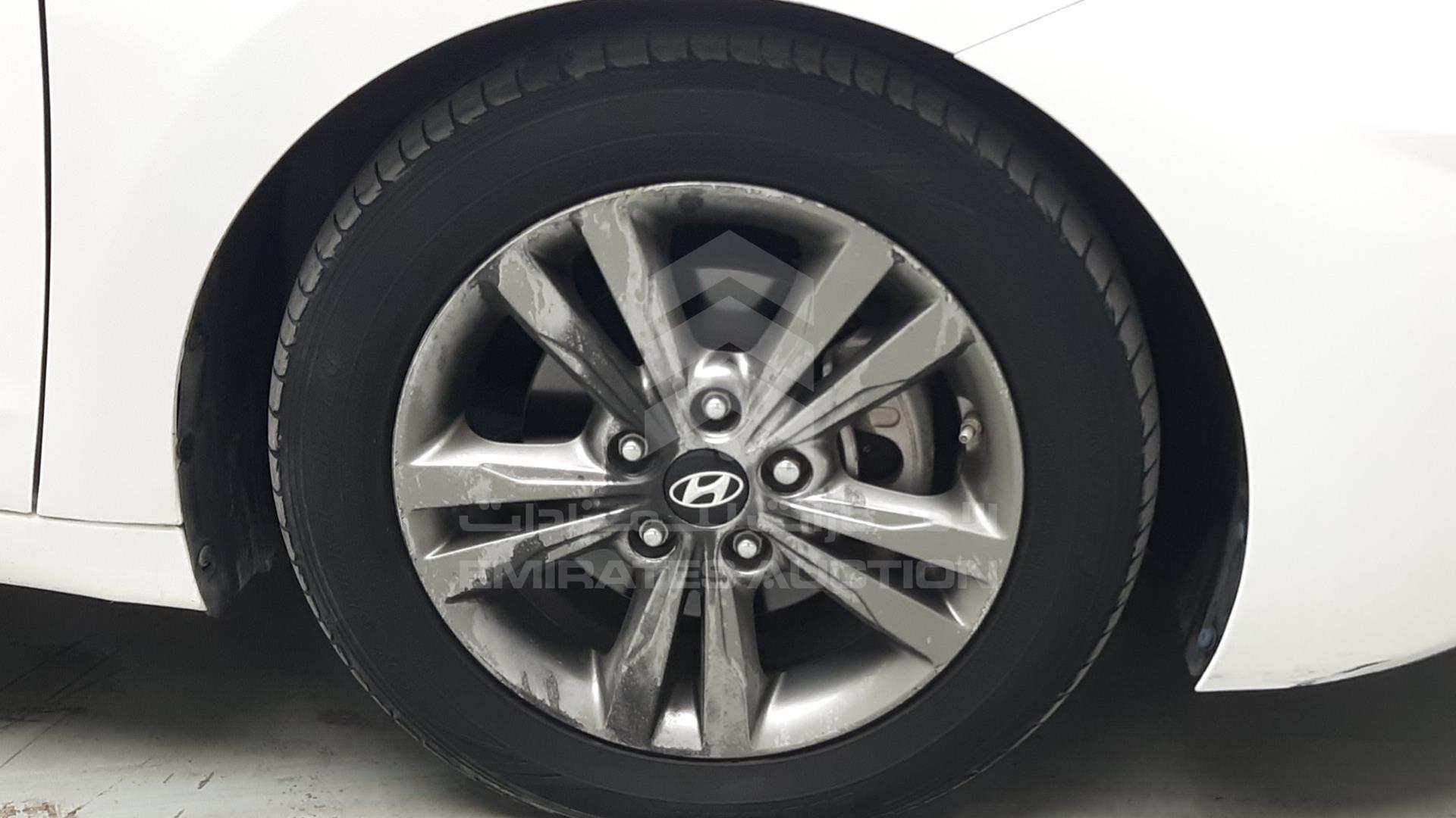 2019 HYUNDAI ELANTRA VIN: 5NPD74LF0KH458356
