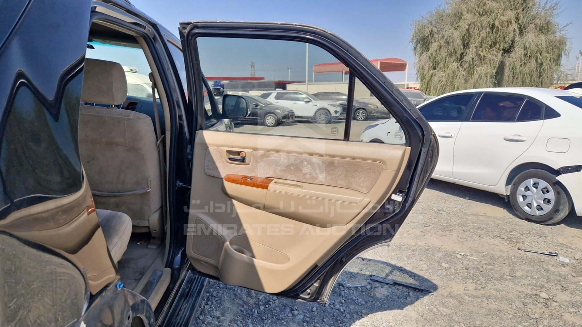 2011 TOYOTA FORTUNER VIN: MHFYU59G2B7015165