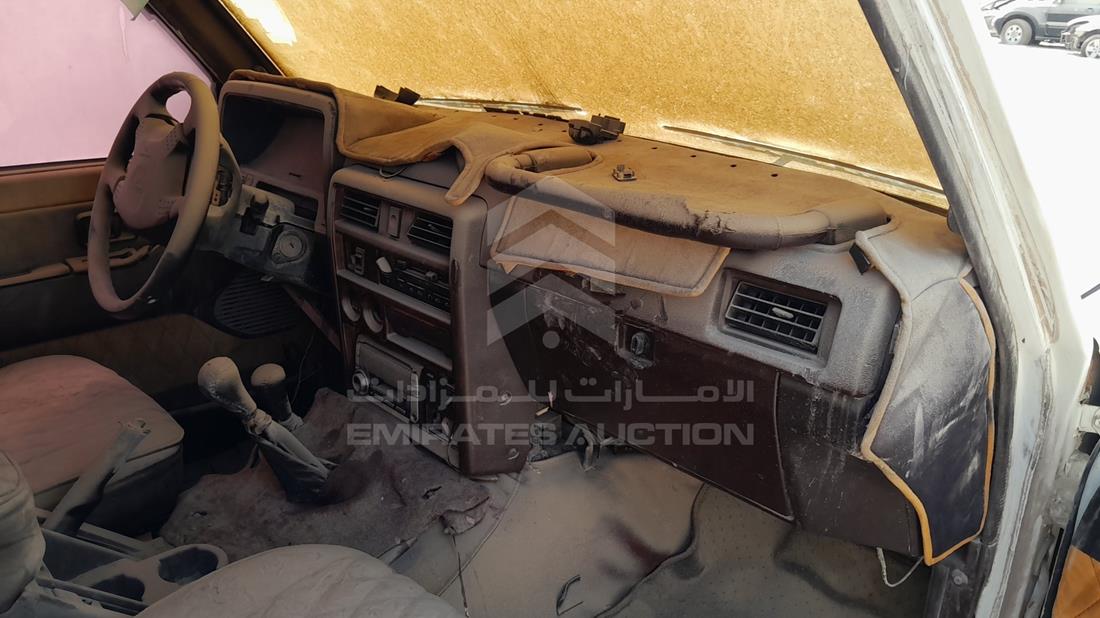 نيسان Abarth 695 1995 — زاوية واجهة الراكب الأمامي الأيمن — صورة 23