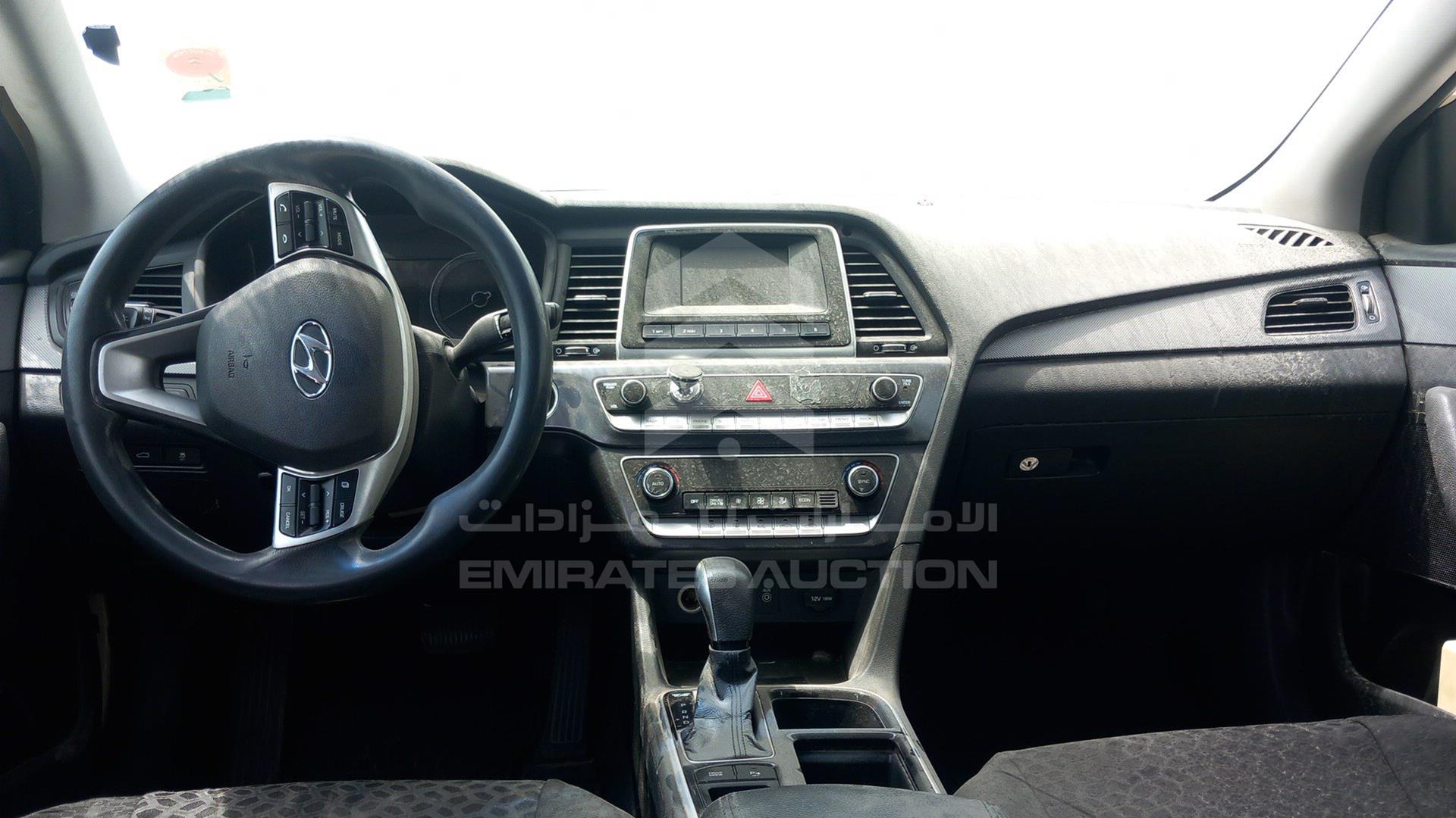 2018 HYUNDAI SONATA VIN: KMHE24130JA082089