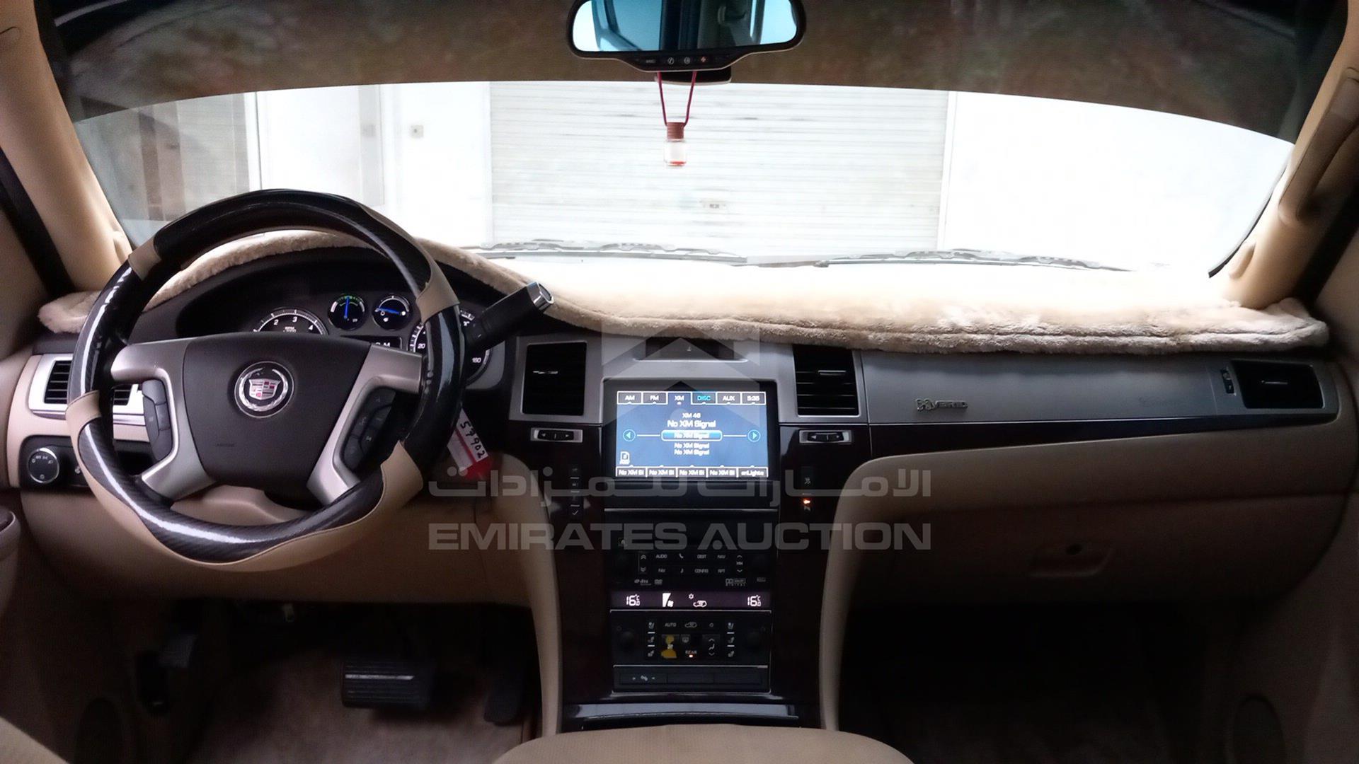 2011 CADILLAC ESCALADE VIN: 1GYS3EEJ1BR157902