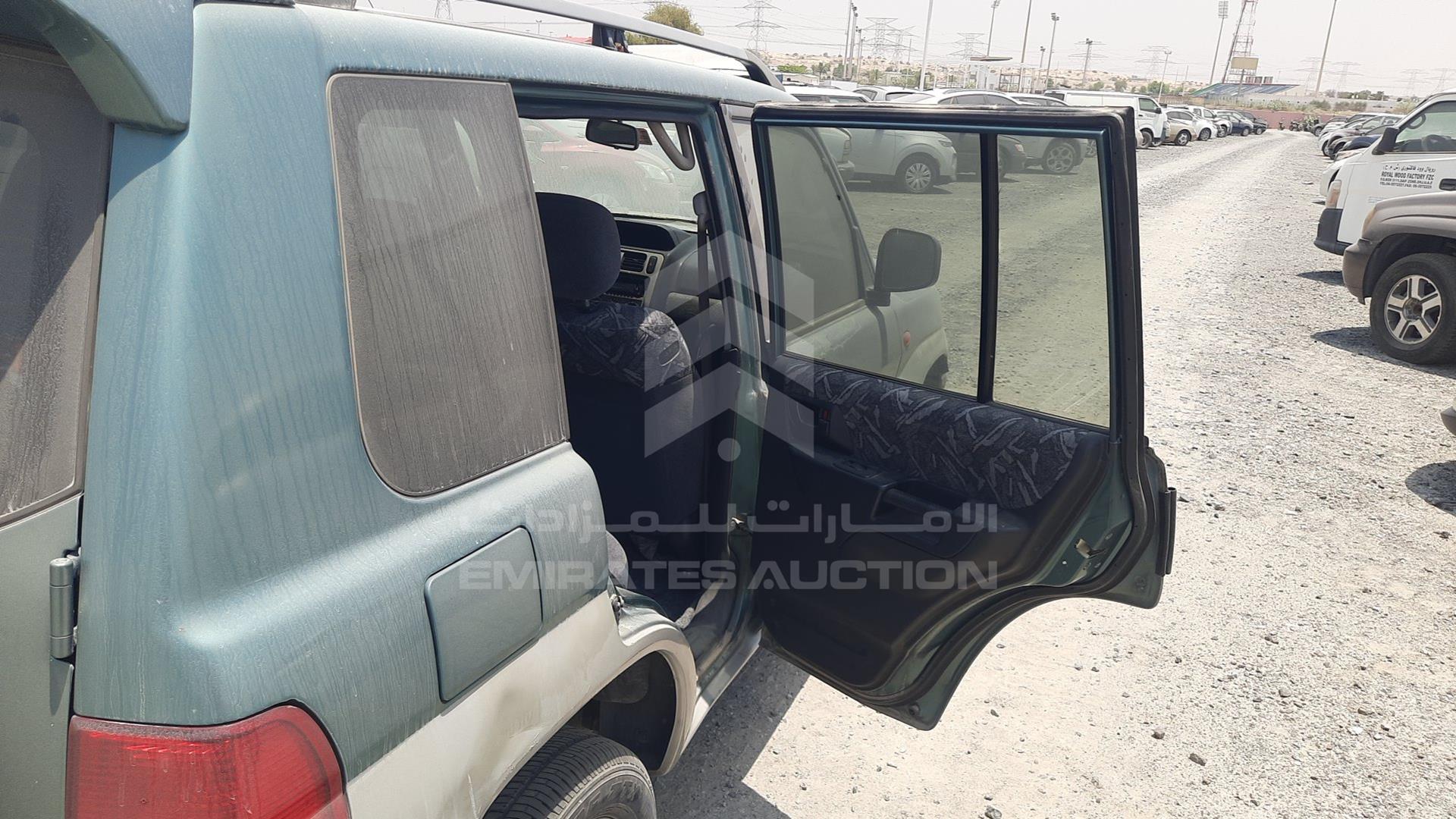 2000 MITSUBISHI PAJERO VIN: JMYLRH76WYY700118