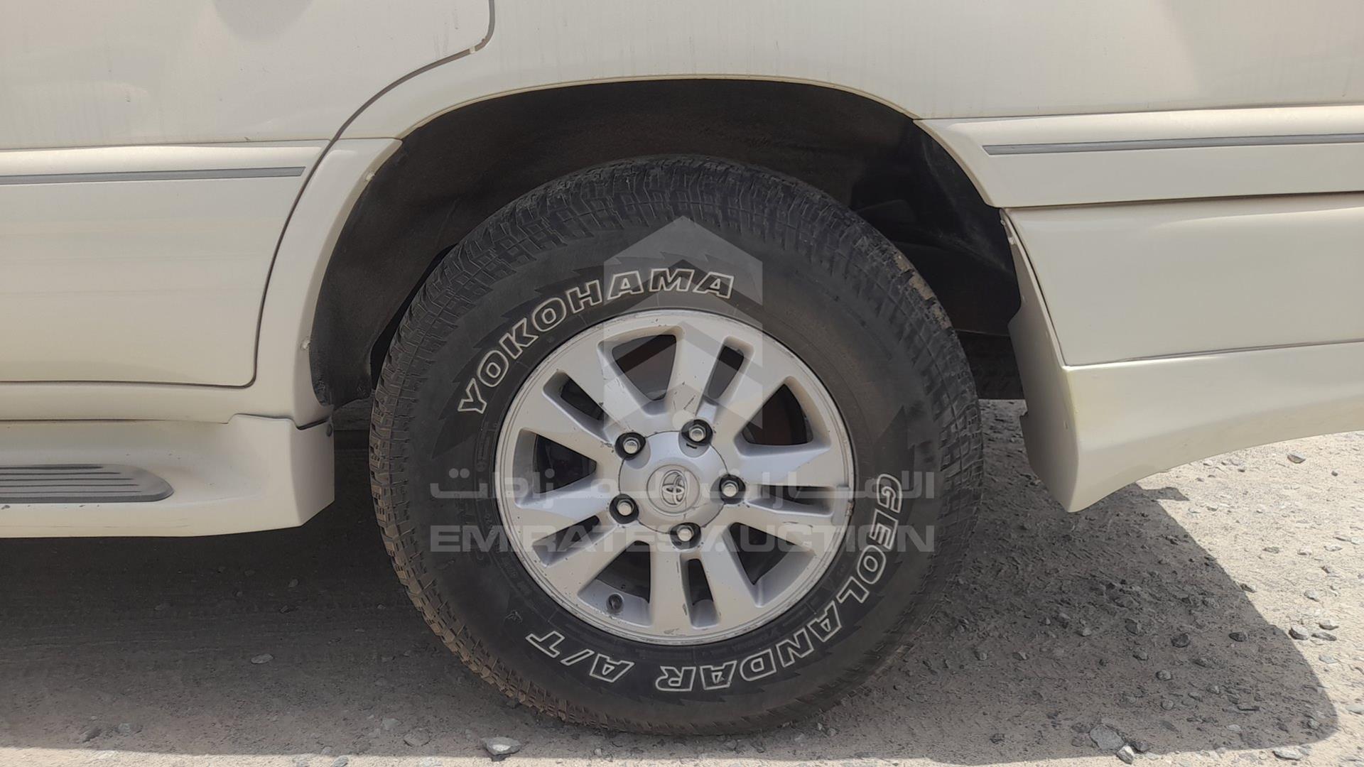 2000 LEXUS LX 470 VIN: JT6HT00W5Y0101679