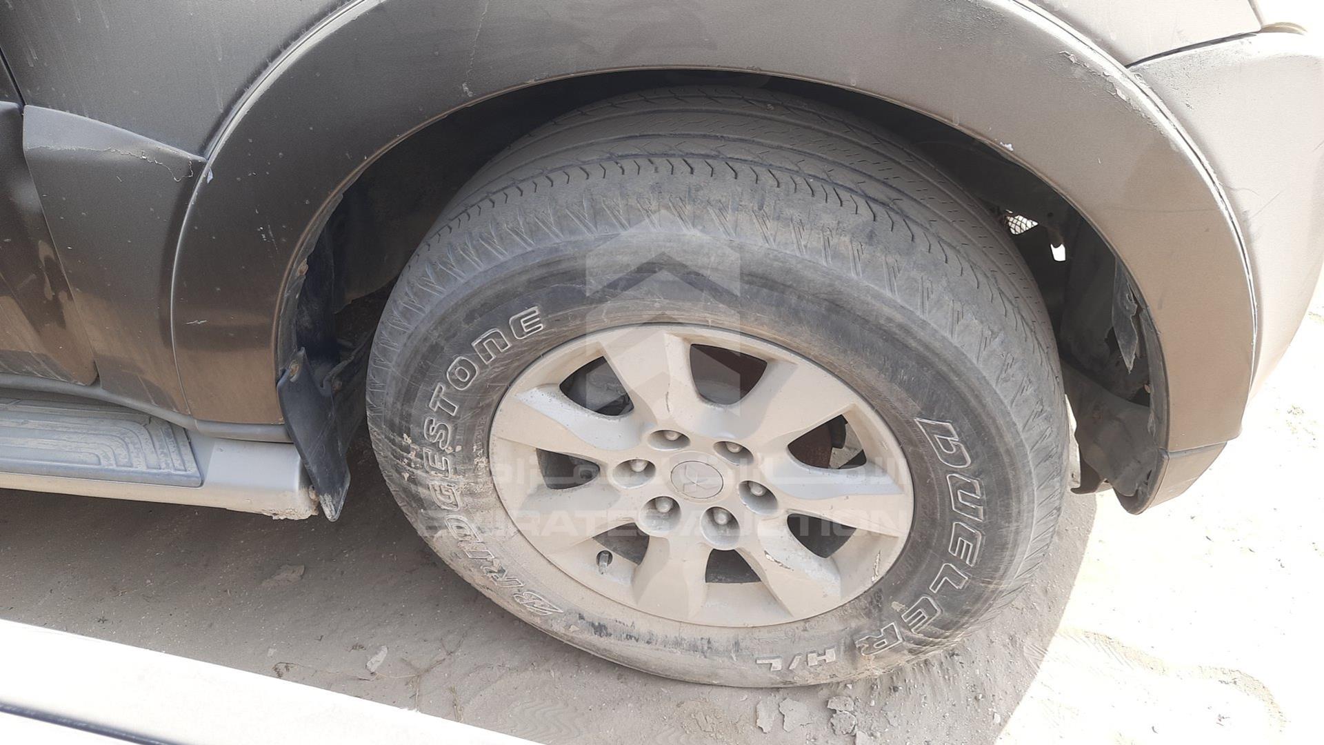 2010 MITSUBISHI PAJERO VIN: JMYLRV95WAJ703844