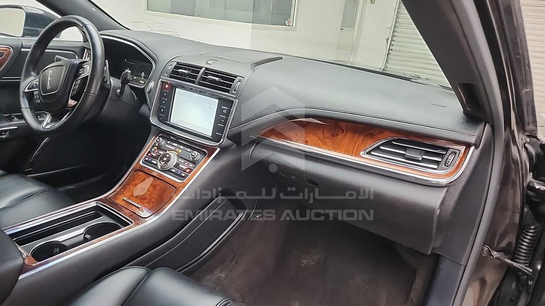 لينكولن Continental 2020 — زاوية واجهة الراكب الأمامي الأيمن — صورة 30