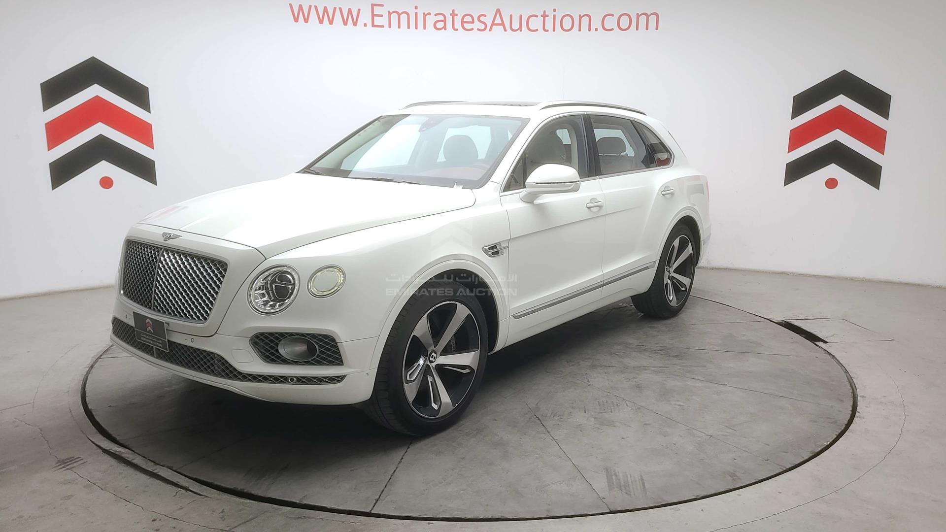 2018 BENTLEY BENTAYGA VIN: SJAAF1ZV8JC018402