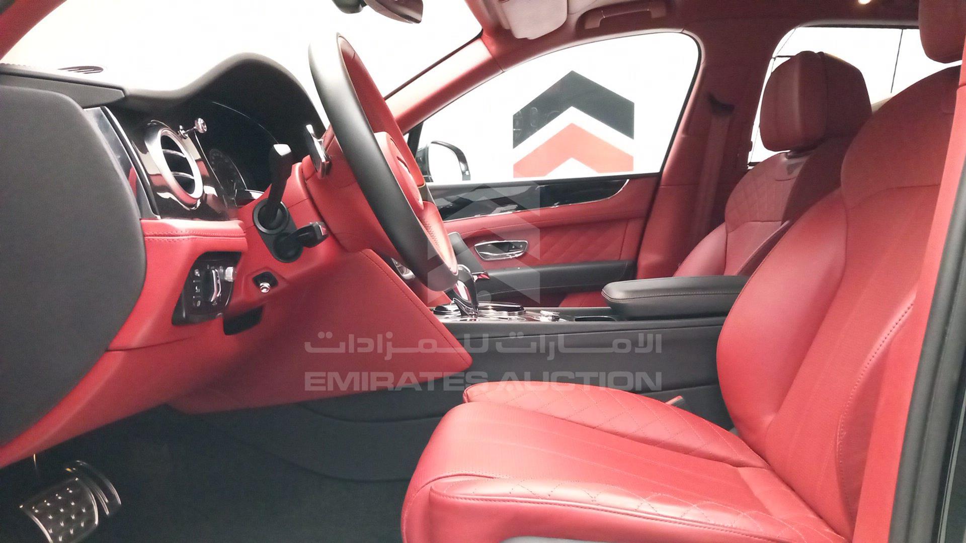 2017 BENTLEY BENTAYGA VIN: SJAAB1ZV3HC016529