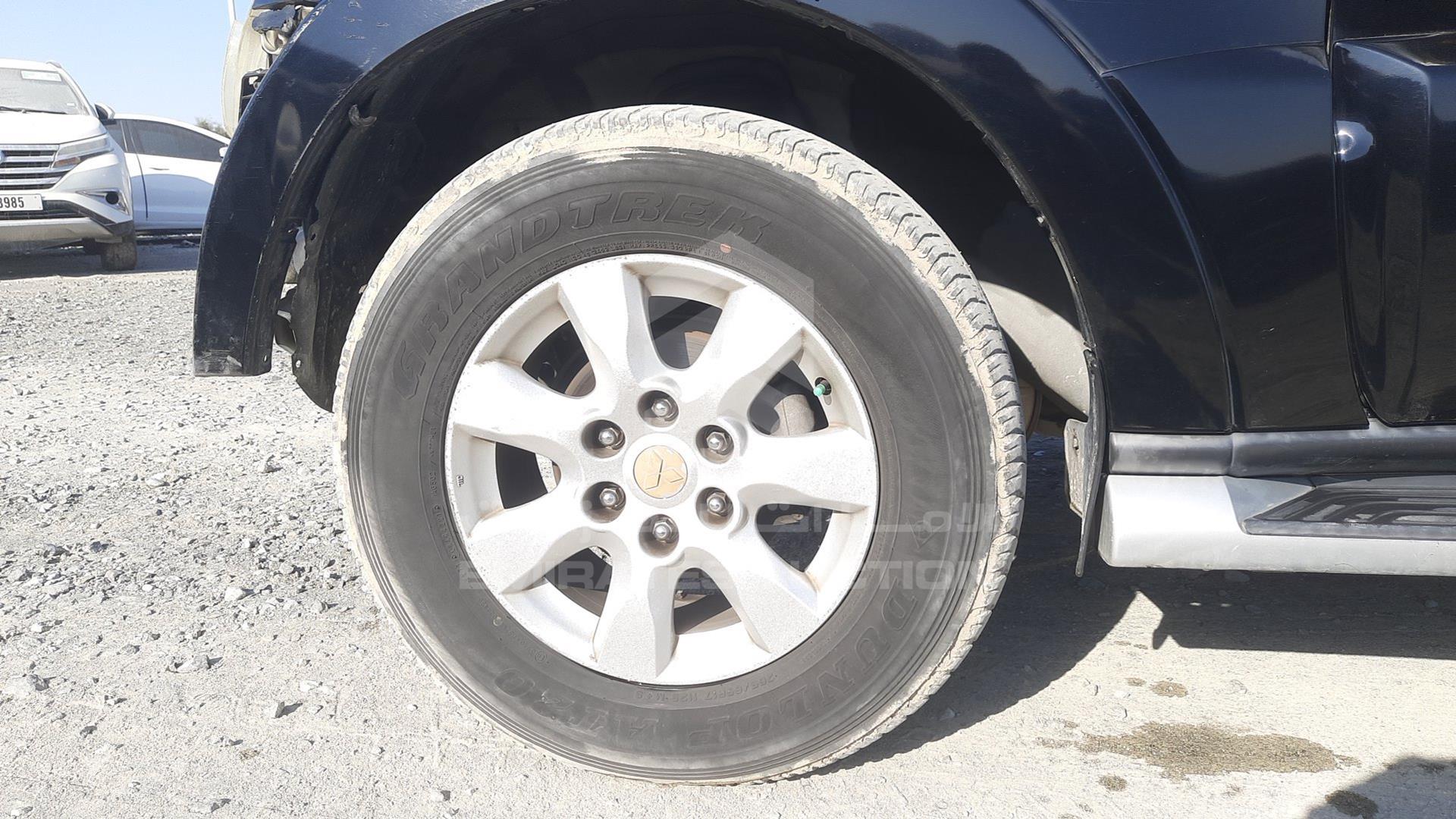 2011 MITSUBISHI PAJERO VIN: JMYLRV95WBJ707286