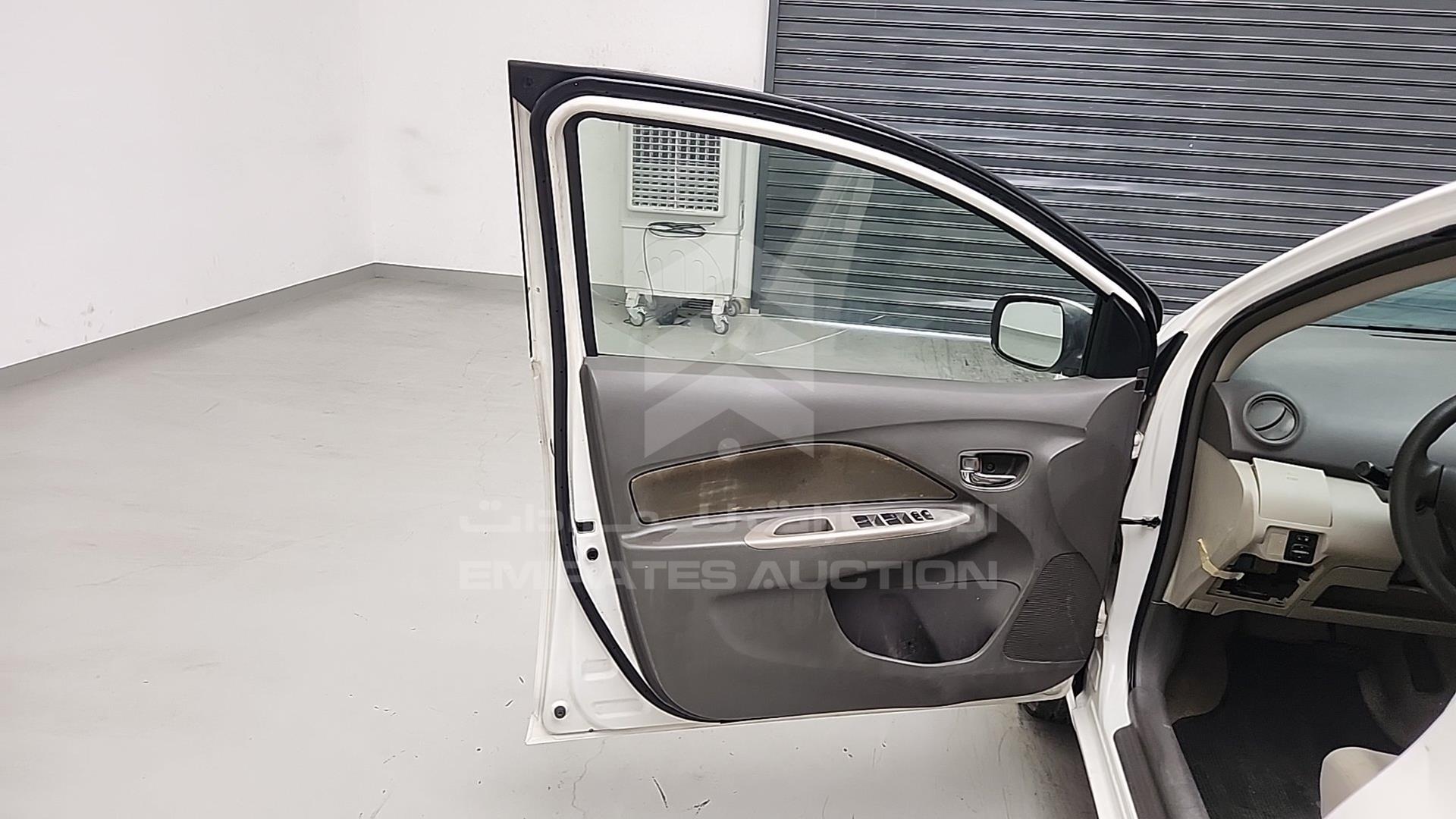 2011 TOYOTA YARIS VIN: JTDBW9231B1207786
