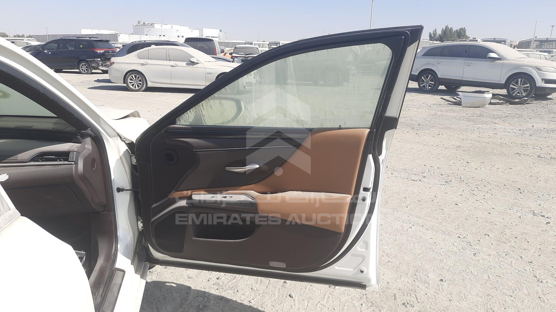 2019 LEXUS ES 300H VIN: JTHB21B16K2009631