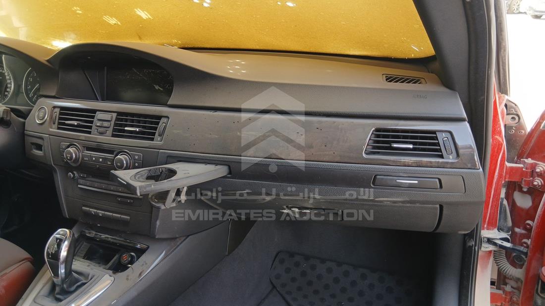 بي ام دبليو 335 2010 — زاوية واجهة الراكب الأمامي الأيمن — صورة 21