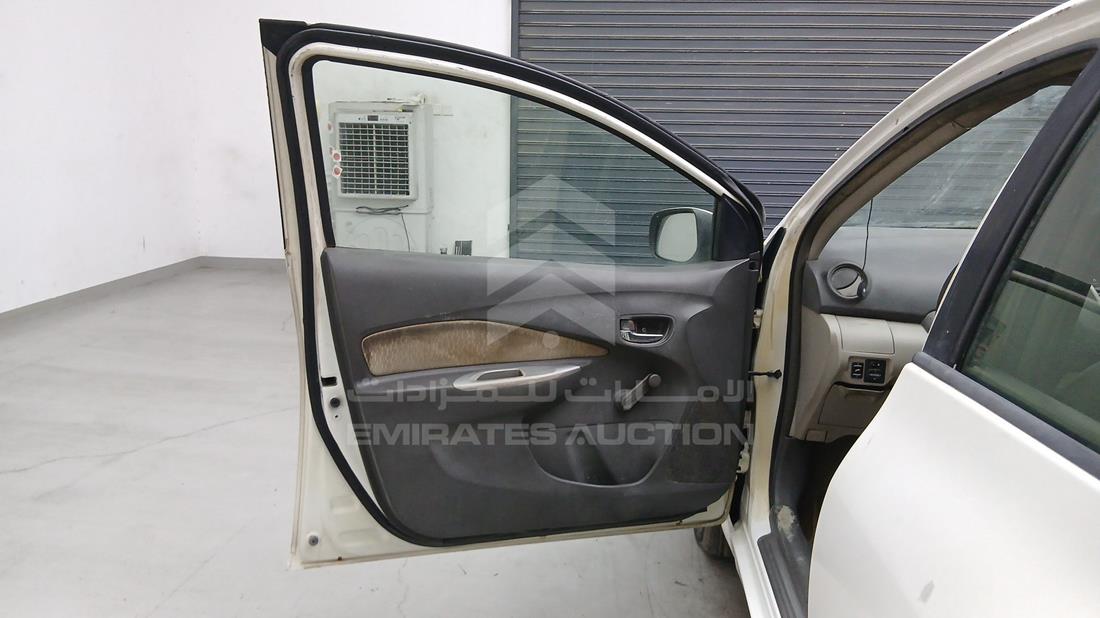 تويوتا ياريس 2009 — الباب الأمامي الأيسر — صورة 12