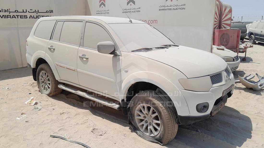 2009 Mitsubishi Pajero — Front Right Angle — Photo 9