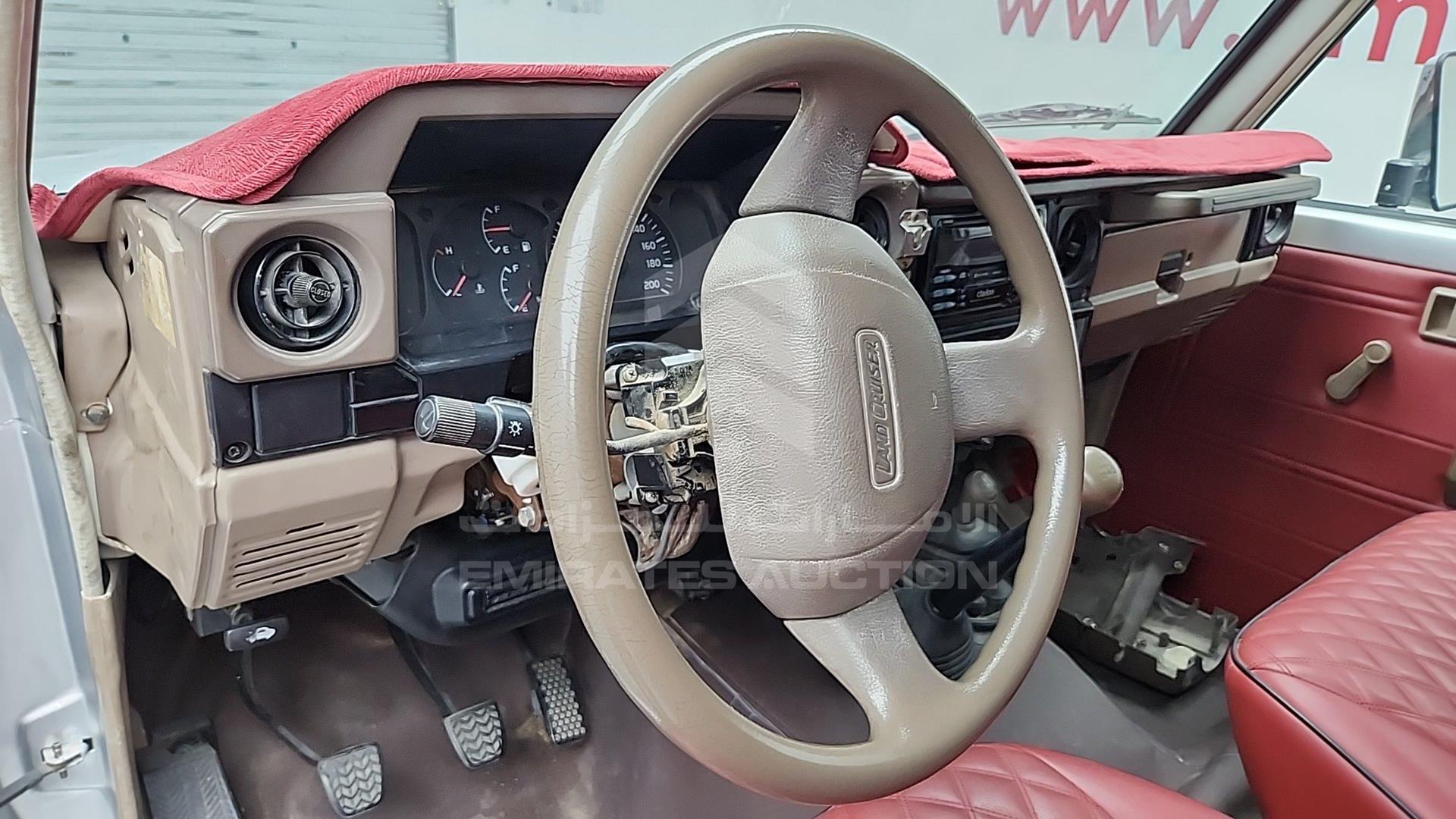 2009 TOYOTA LAND CRUISER VIN: JTFLJ71J198018409
