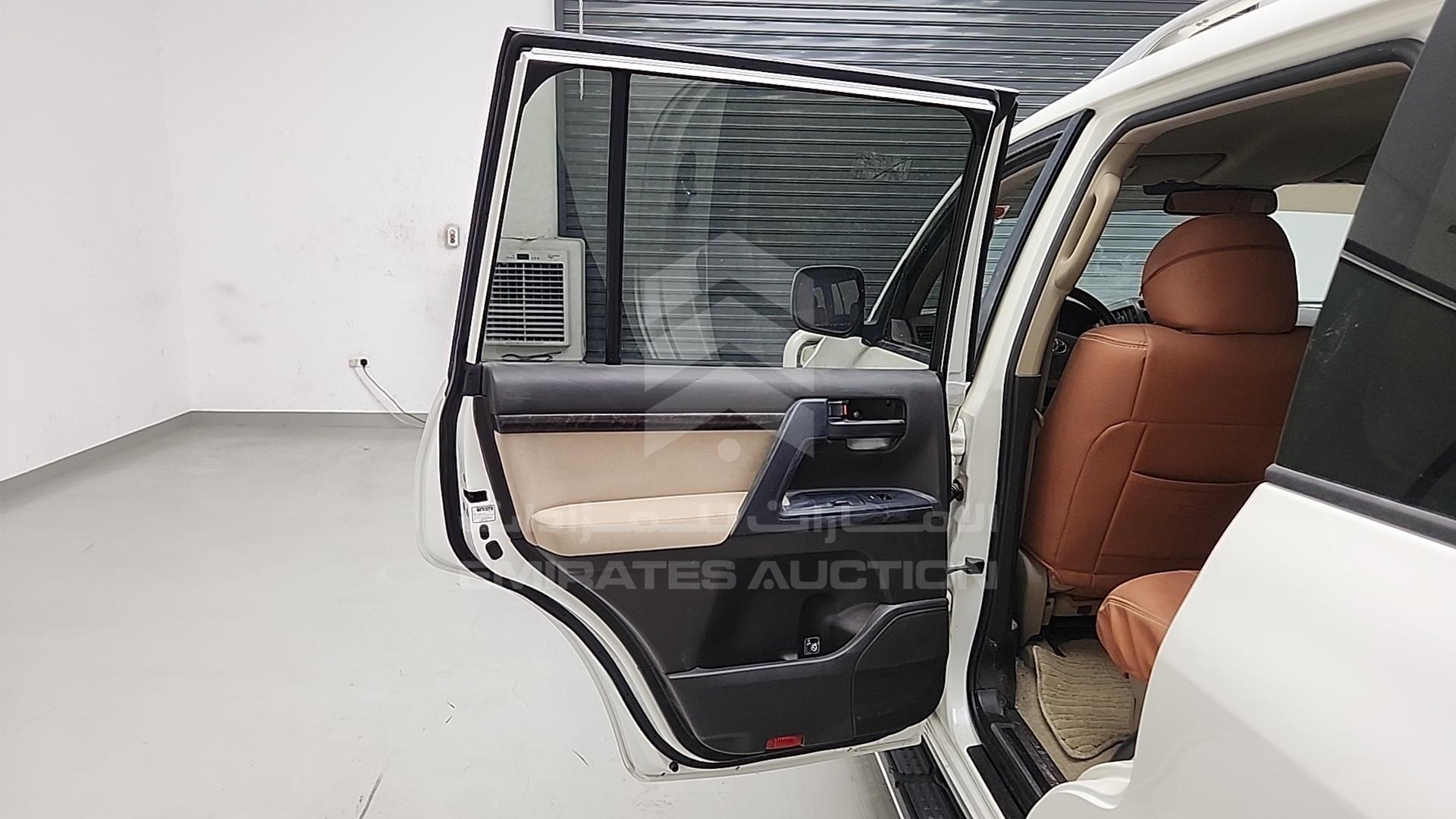 2011 TOYOTA LAND CRUISER VIN: JTMHU09J1B5054464