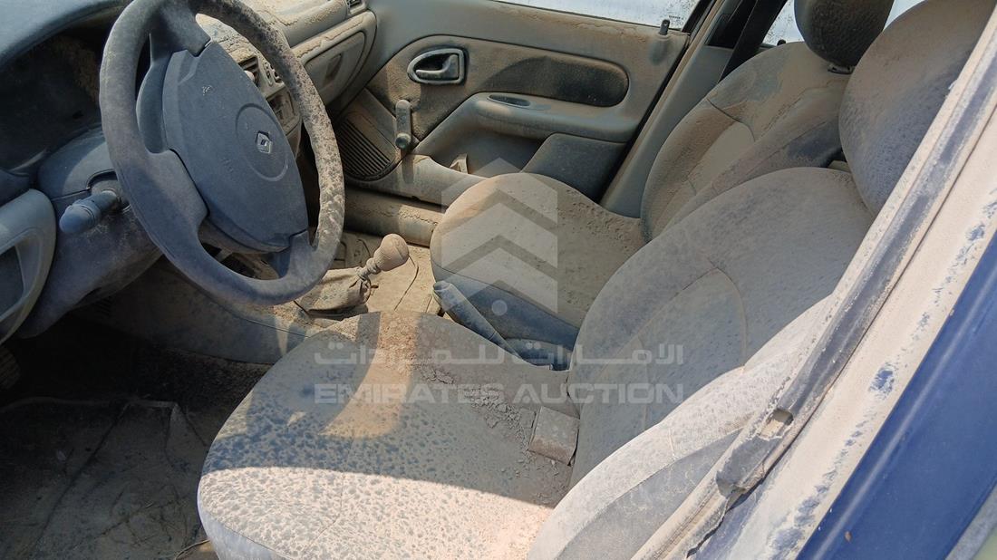 2005 Renault Clio — Front Left Driver Seat View — Photo 11