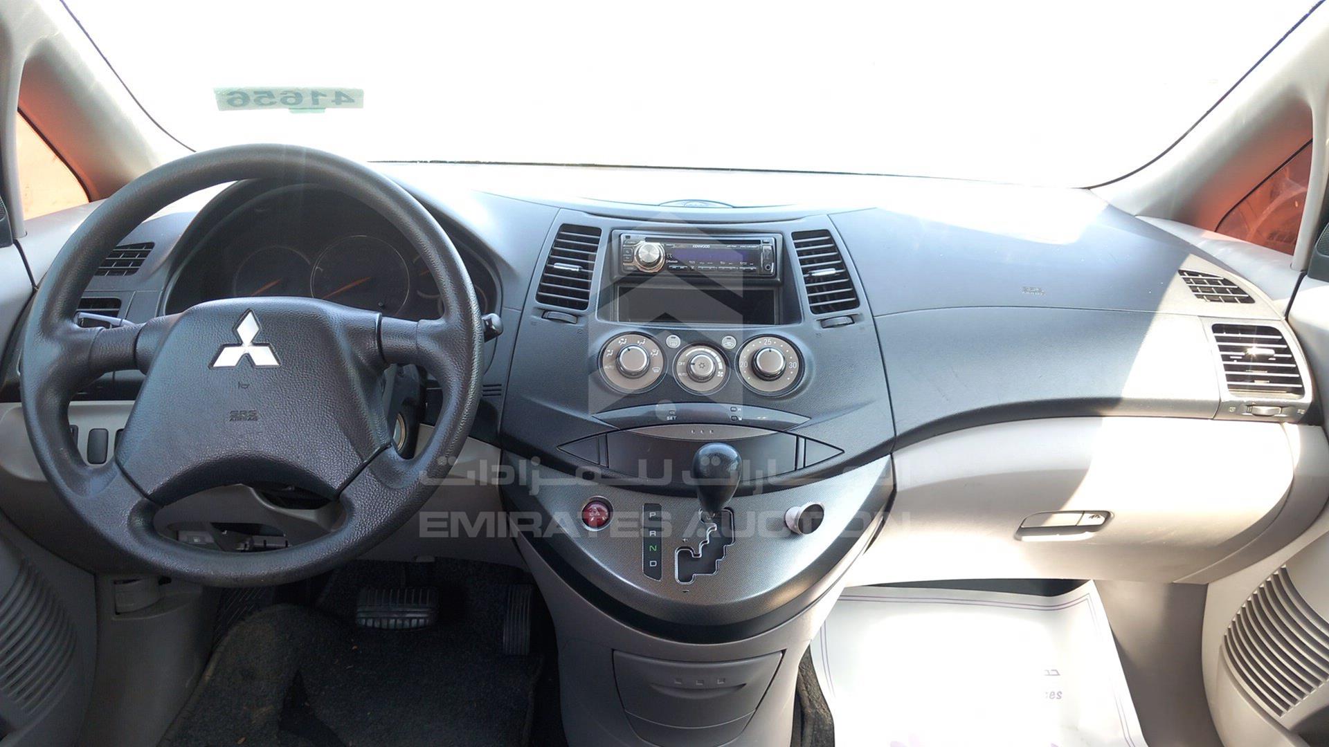 2007 MITSUBISHI GRANDIS VIN: JMYLRNA4W7Z700700
