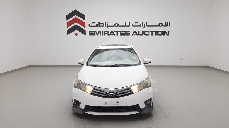 RKLBL9HE7F5241122 Auction: EmiratesAuction Lot: 407963 RKLBL9HE7F5241122 Toyota Corolla 2015 WHITE Photo 1