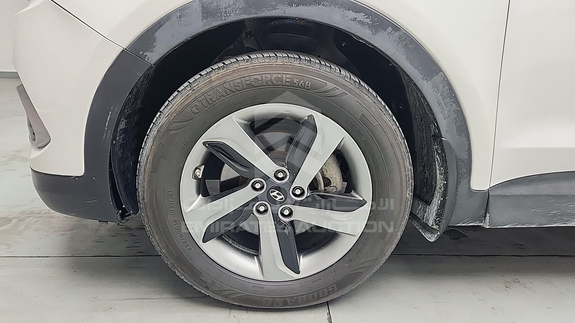 2017 HYUNDAI SANTA FE VIN: KMHST81CXHU647299