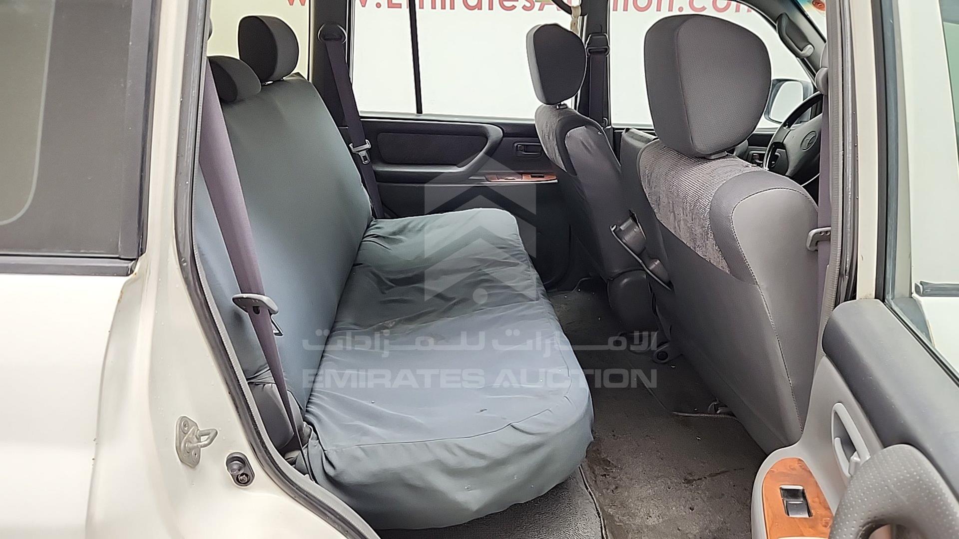 2002 TOYOTA LAND CRUISER VIN: JTGHJ01J723001920