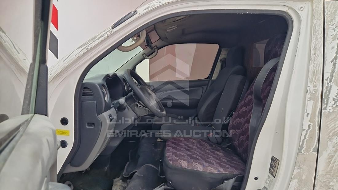 نيسان أورفان 2013 — زاوية السائق الأمامية اليسرى — صورة 7