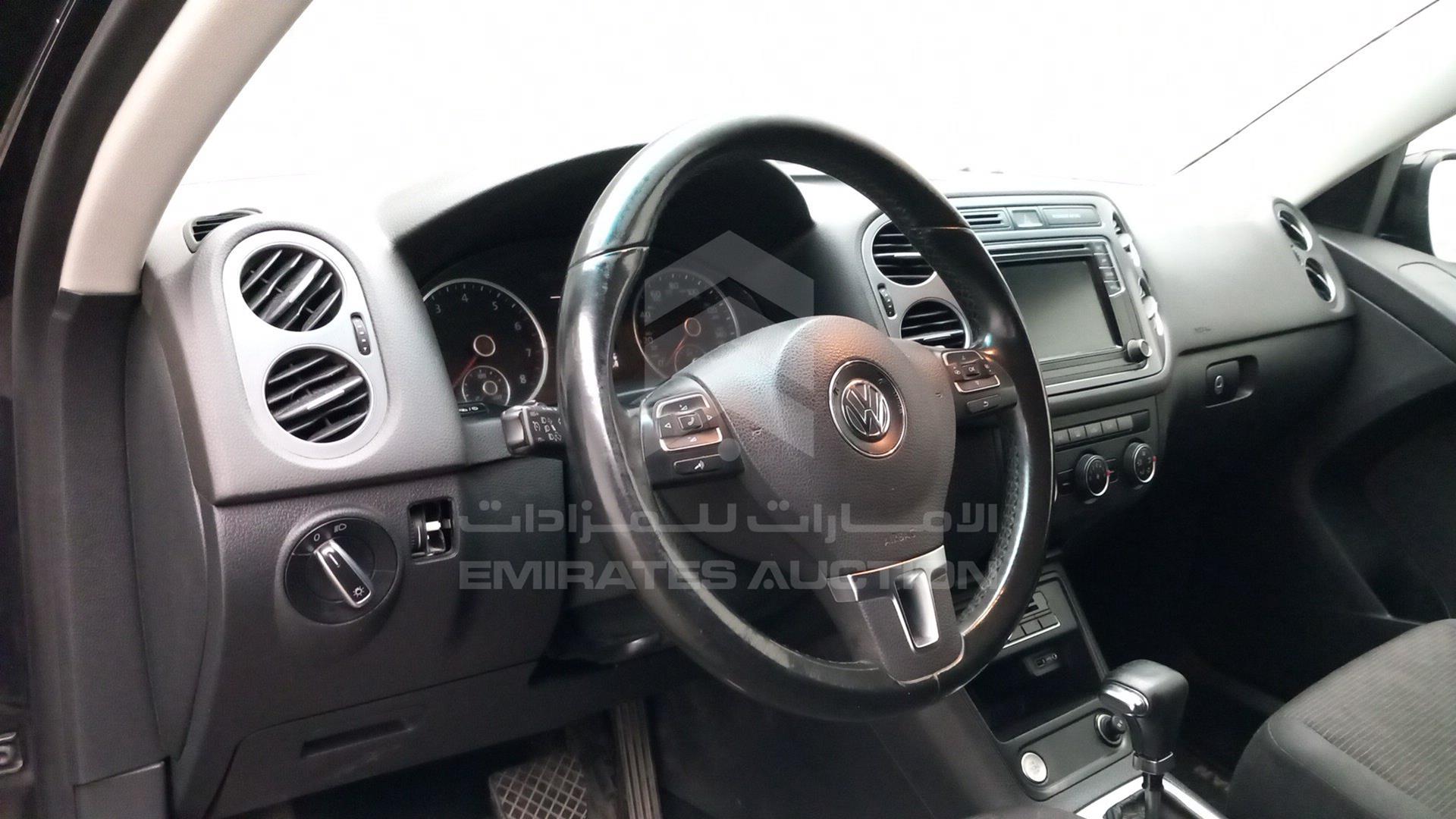 2017 VOLKSWAGEN TIGUAN VIN: WVGAV7AX1HK045504