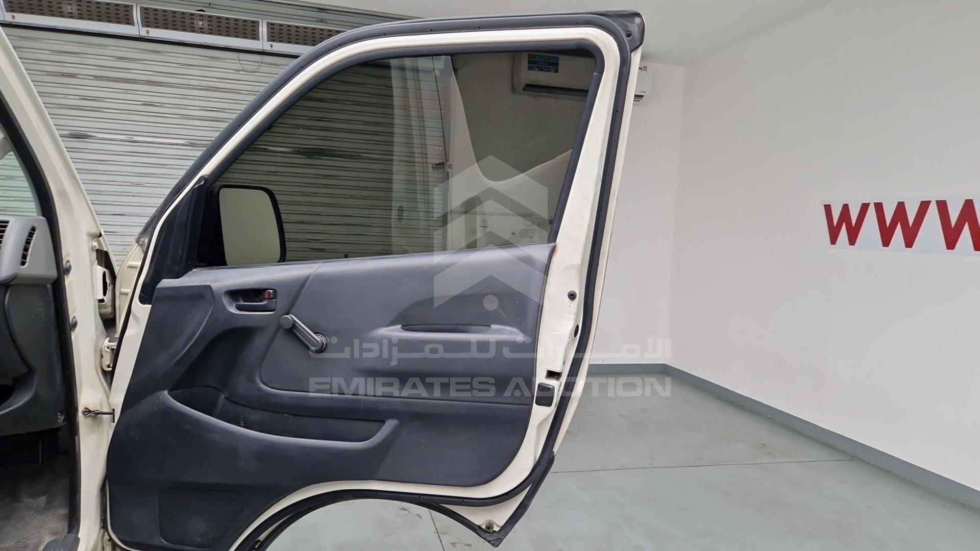 2007 TOYOTA HIACE VIN: JTGJX02P575006788