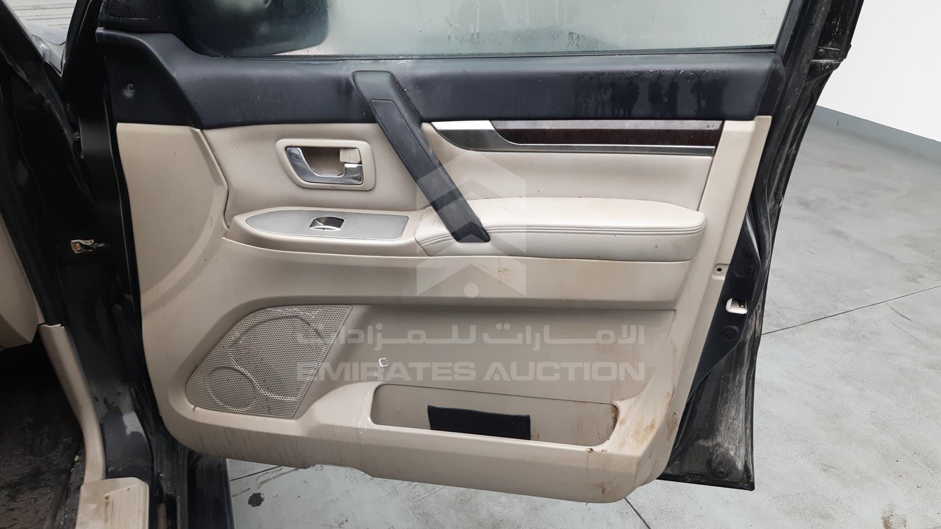 2011 MITSUBISHI PAJERO VIN: JMYLRV95WBJ709201