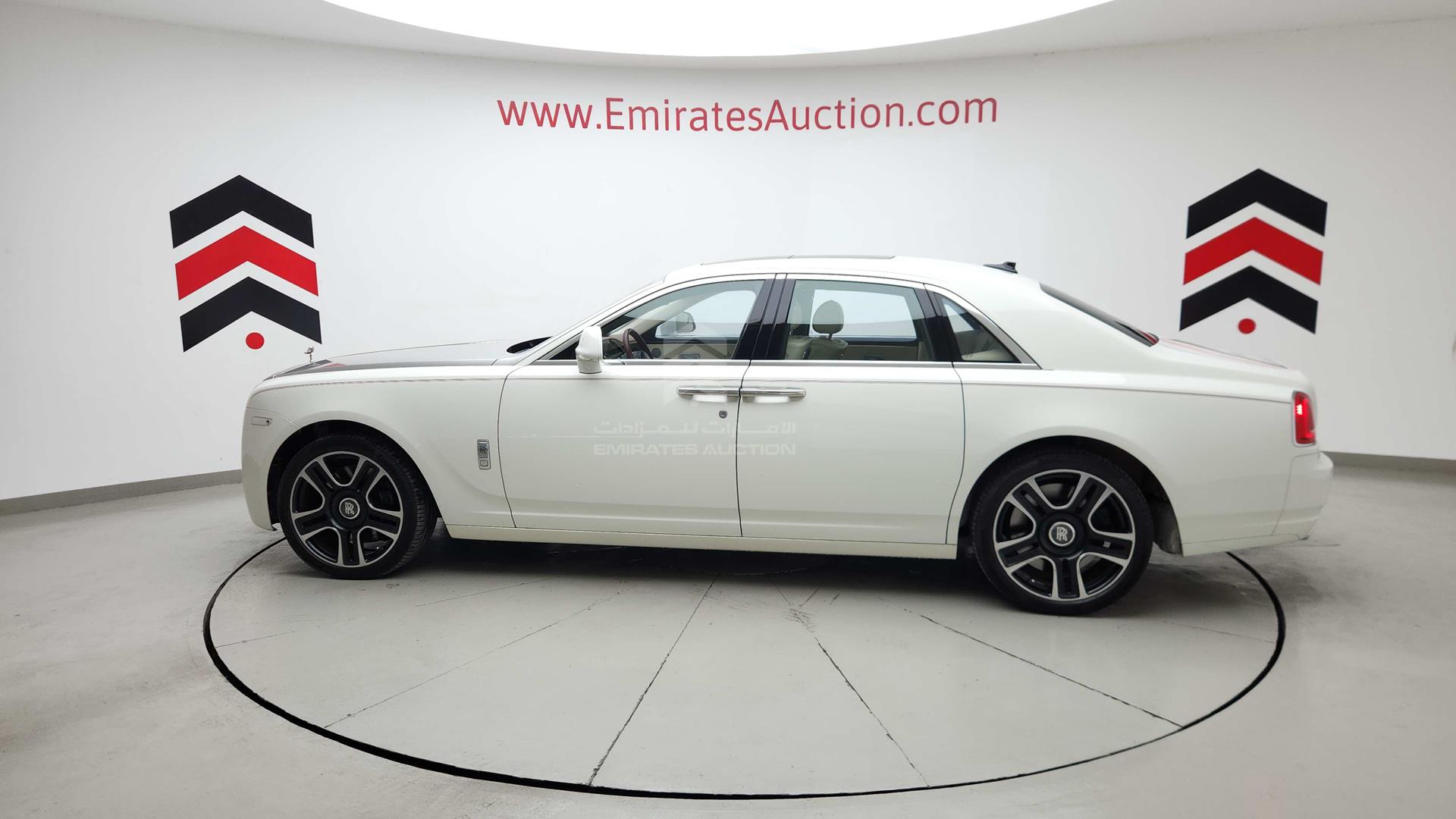 2016 ROLLS-ROYCE GHOST VIN: SCA664S09GUX41870