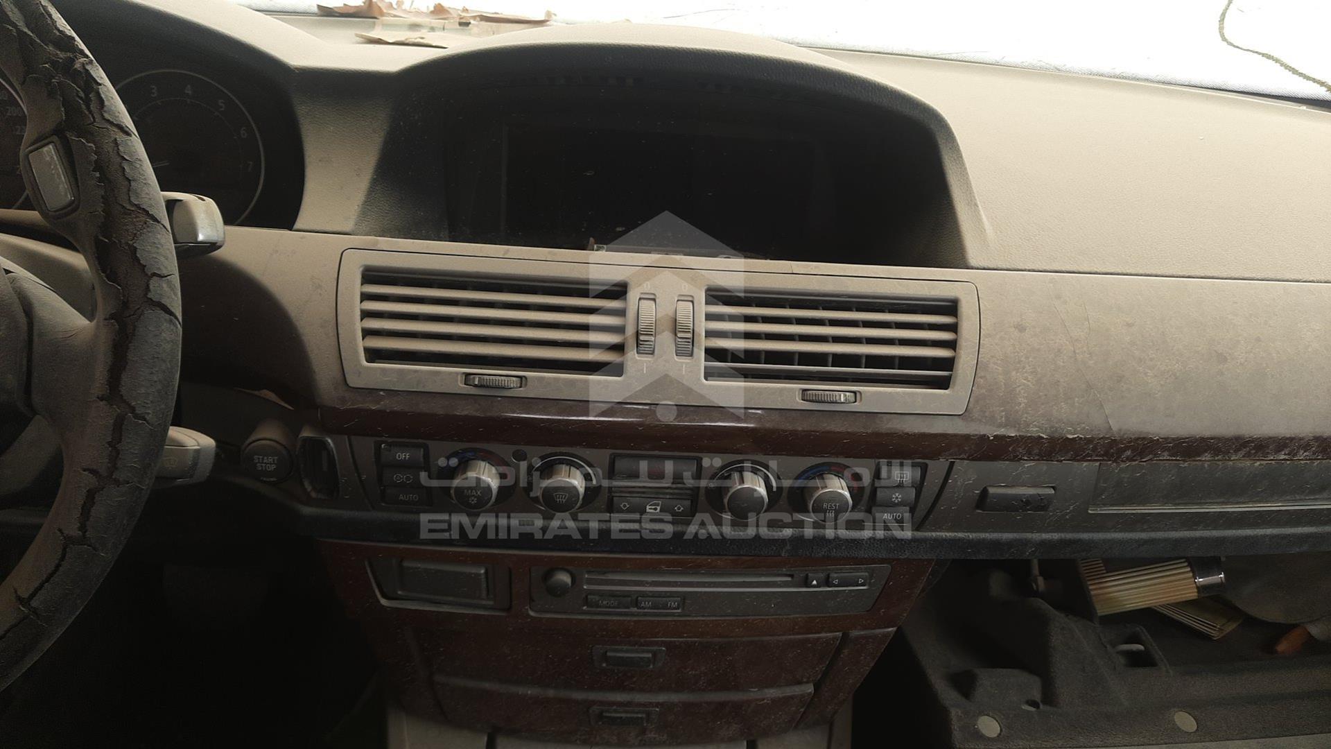 2006 BMW 730 VIN: WBAHN21086DS82689