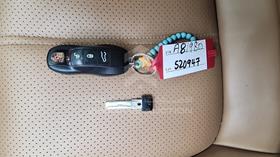 2013 Porsche Cayenne — Keys — Photo 5 — Thumbnail