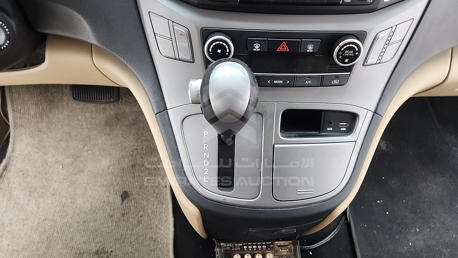 2018 HYUNDAI H1 VIN: KMJWA37R0JU946956