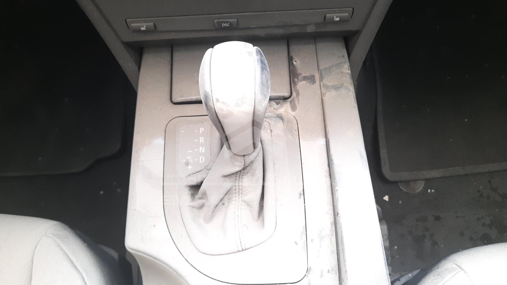 0 BMW 530I VIN: WBANA710X0B607034