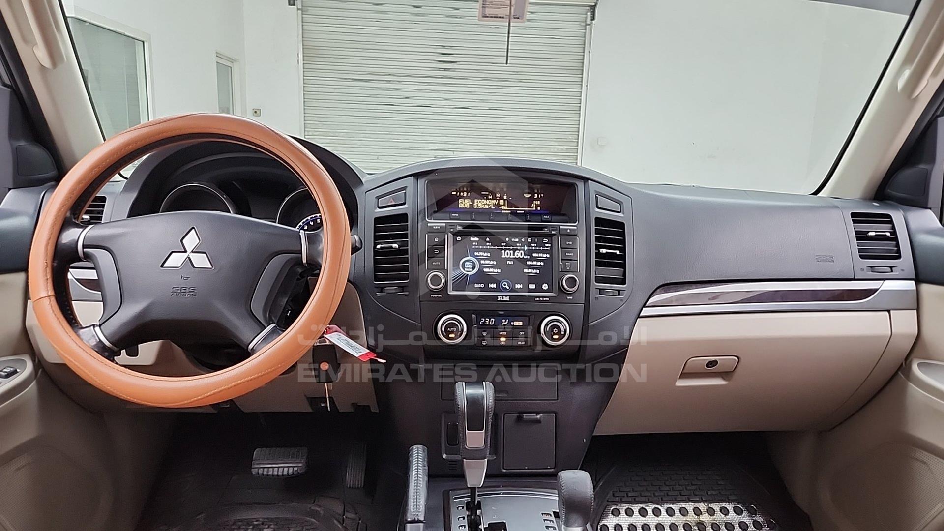2011 MITSUBISHI PAJERO VIN: JMYLRV95WBJ705799