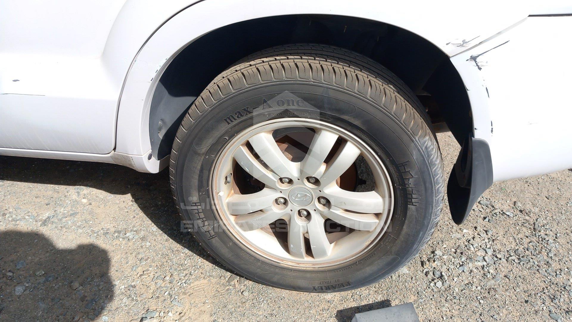 2009 HYUNDAI TUCSON VIN: KMHJM81B59U907142