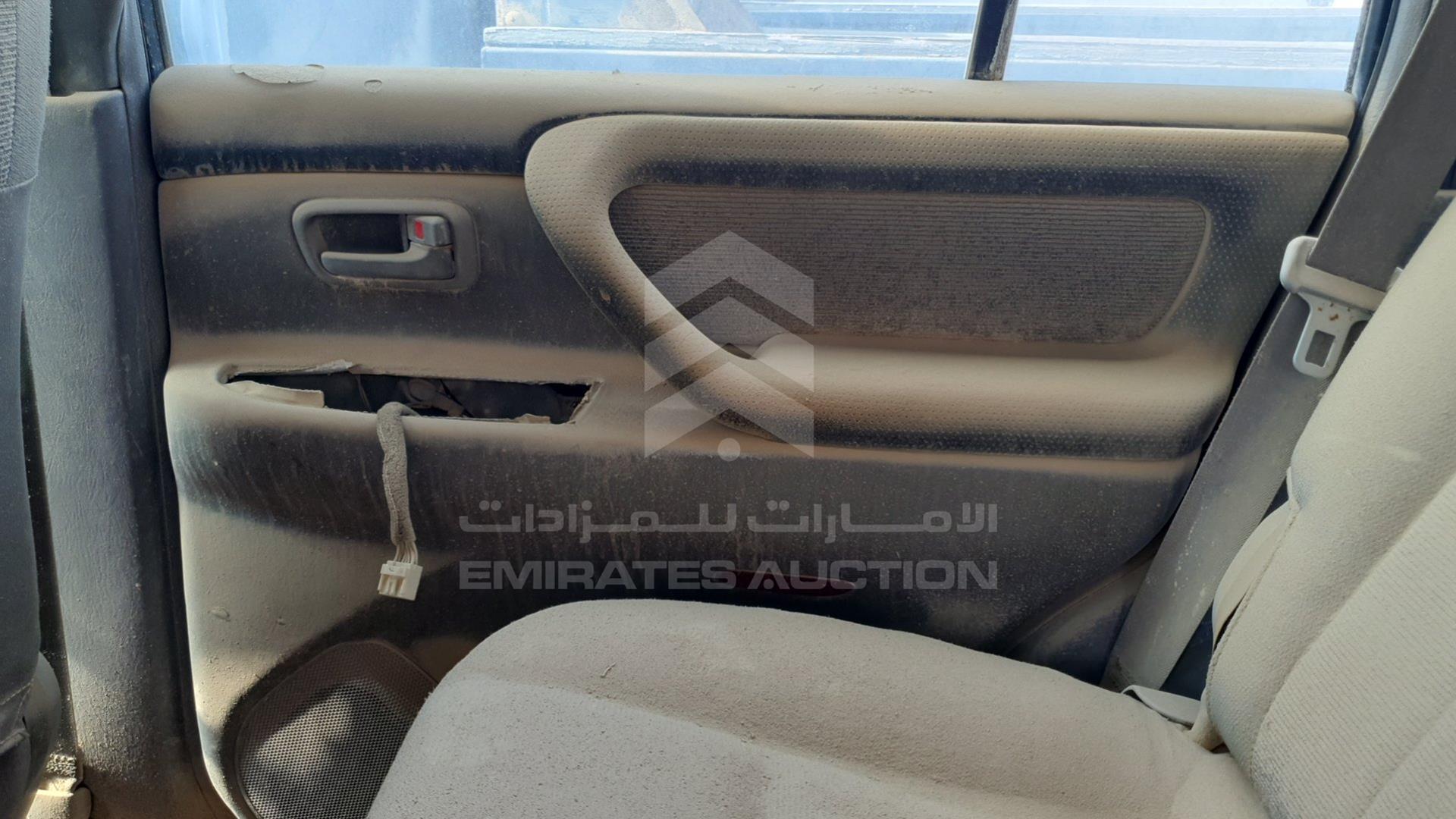 2004 TOYOTA LAND CRUISER VIN: JTECB09J443013529