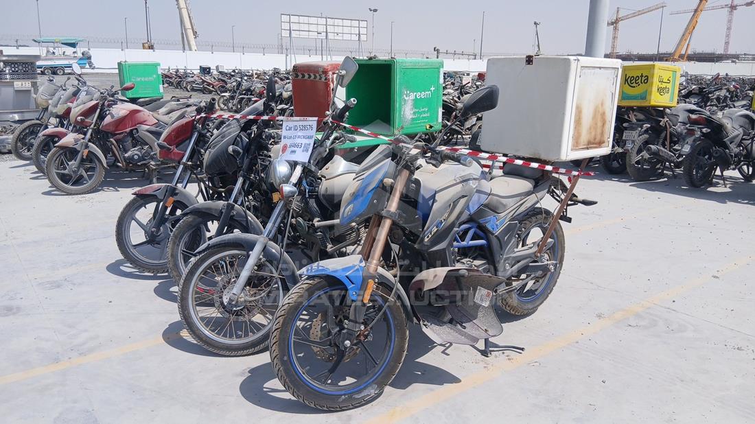 4 Motorbikes — الزاوية الأمامية اليسرى — صورة 6