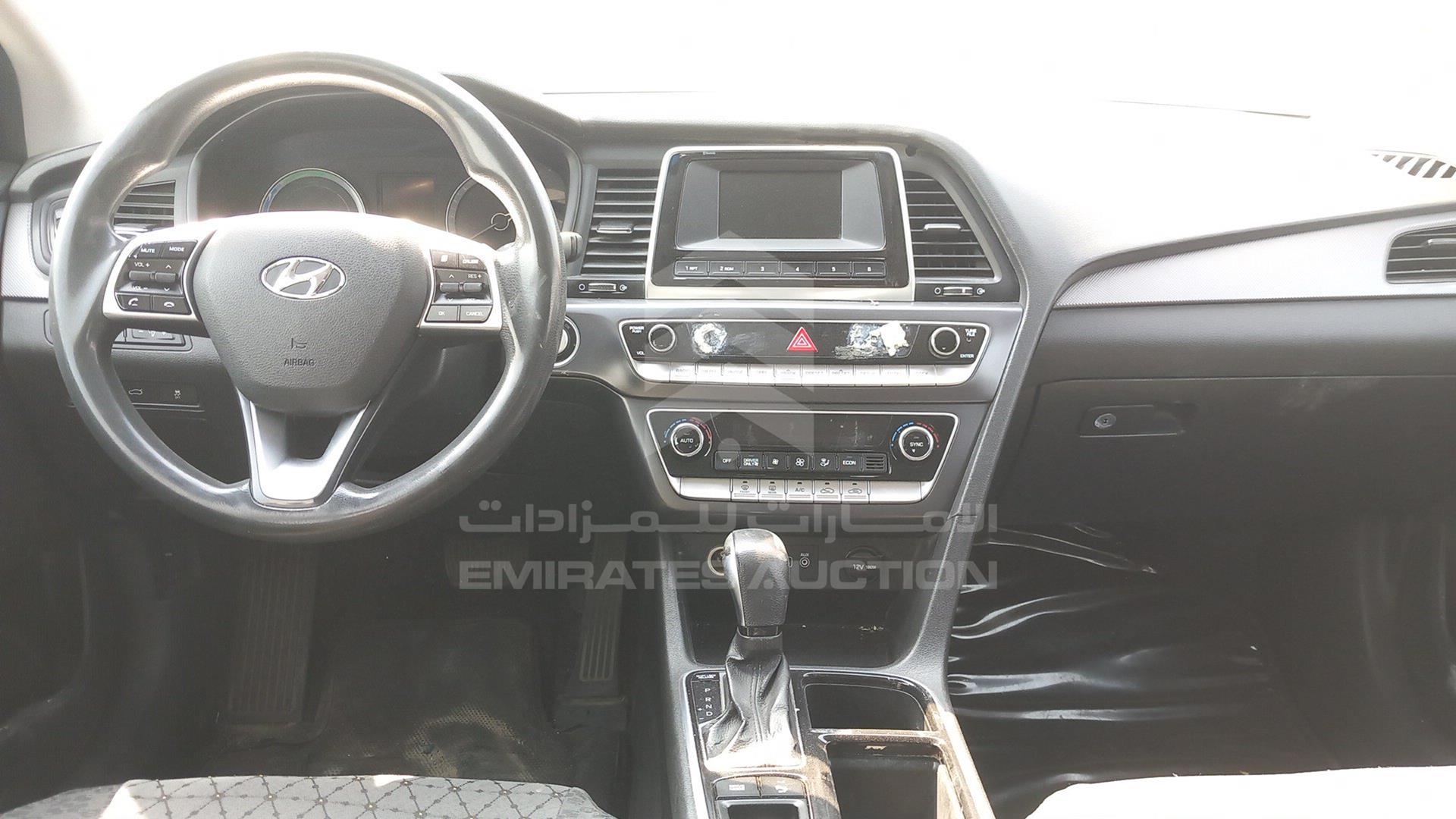 2018 HYUNDAI SONATA VIN: KMHE24132JA082093