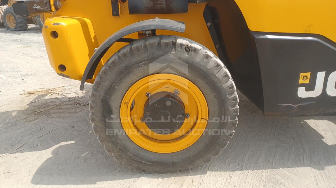 جي سي بي 540-70 2023 — الباب الخلفي الأيمن — صورة 33