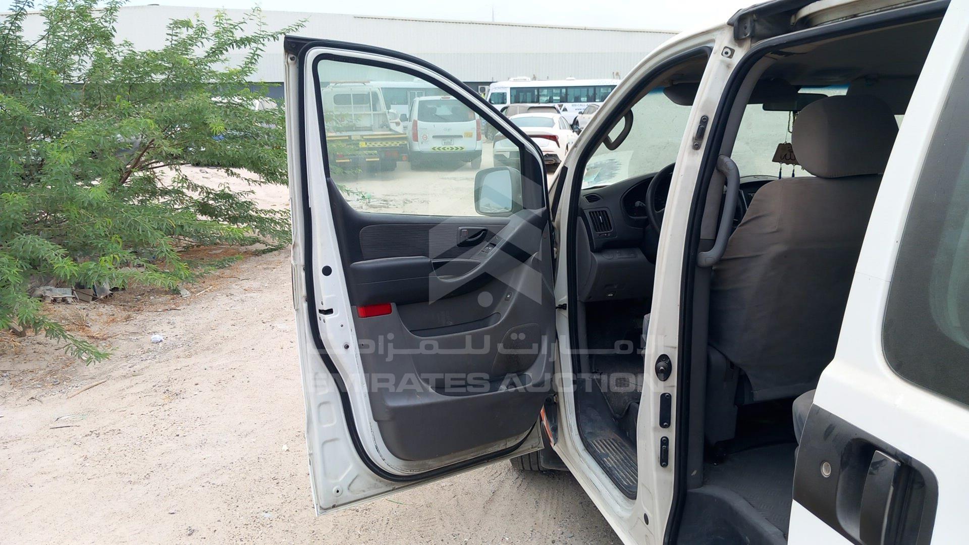 2016 HYUNDAI H1 VIN: KMJWA37R0GU778289