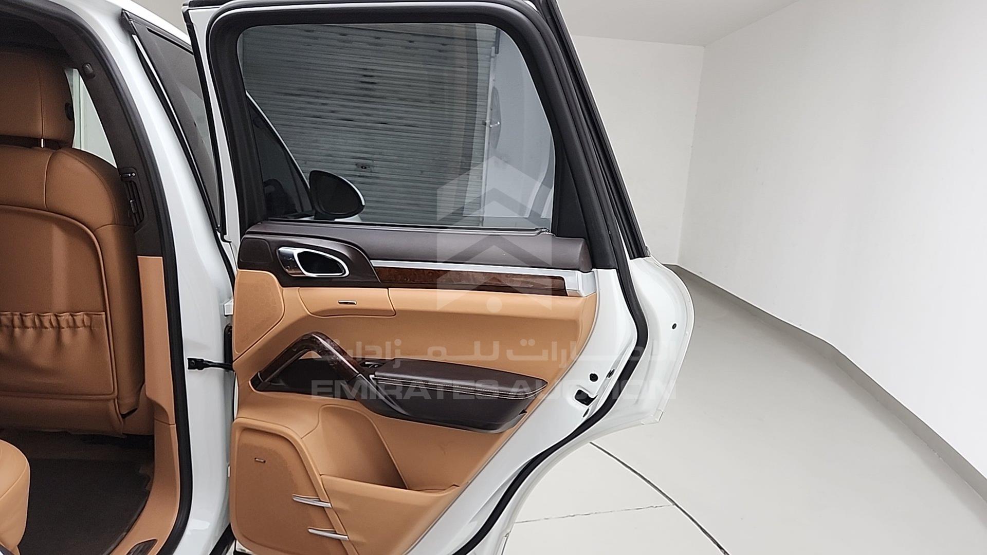 2013 PORSCHE CAYENNE GTS VIN: WP1ZZZ92ZDLA76369