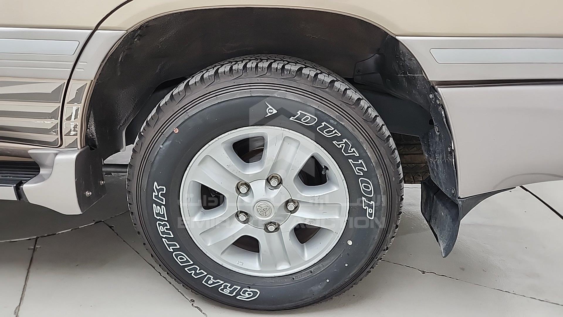 2005 TOYOTA LAND CRUISER VIN: JTEHT05J052069029
