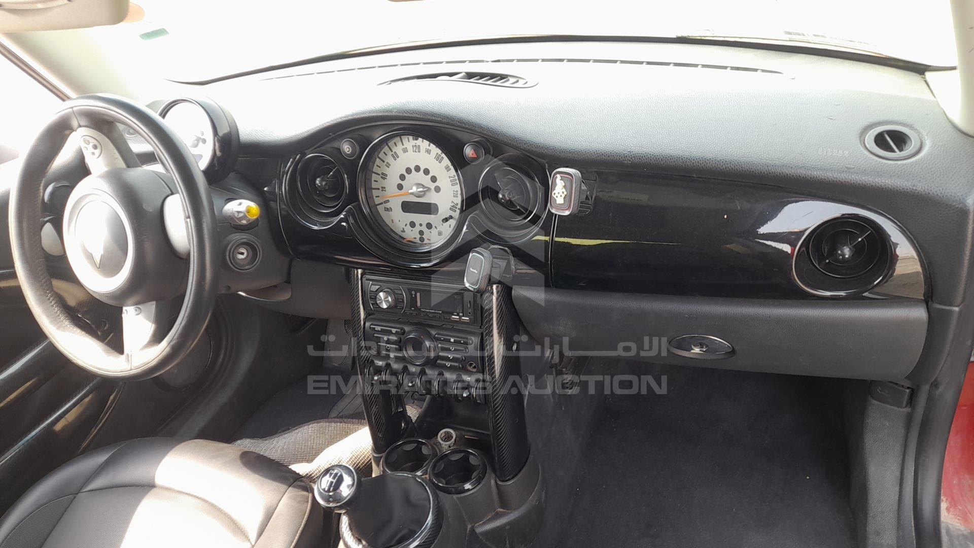 2005 MINI COOPER VIN: WMWRC33595TK60424