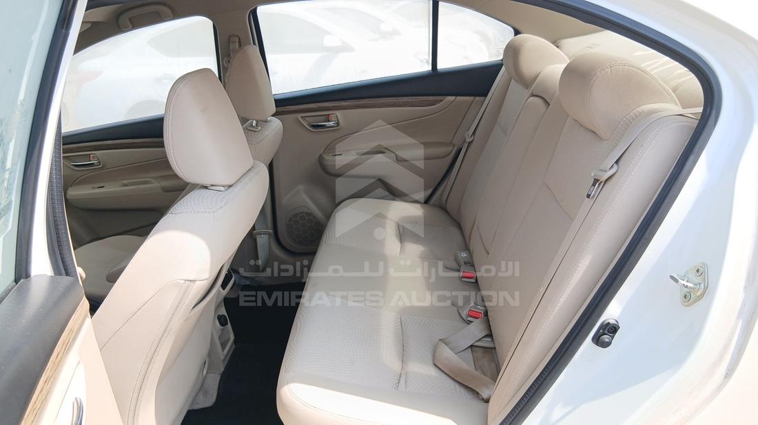 سوزوكي سياز 2023 — زاوية الراكب الخلفي اليسرى — صورة 21