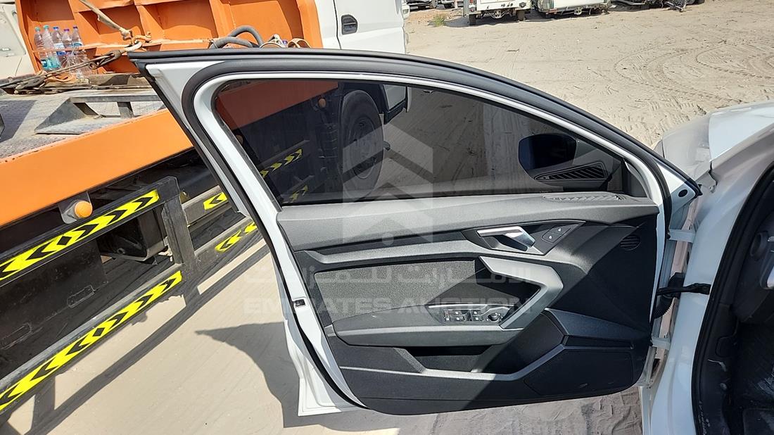 اودي ايه 3 2024 — الباب الأمامي الأيسر — صورة 10