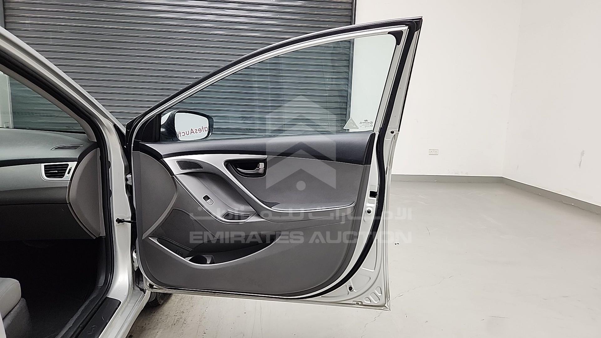 2014 HYUNDAI ELANTRA VIN: KMHDG41C5EU823807