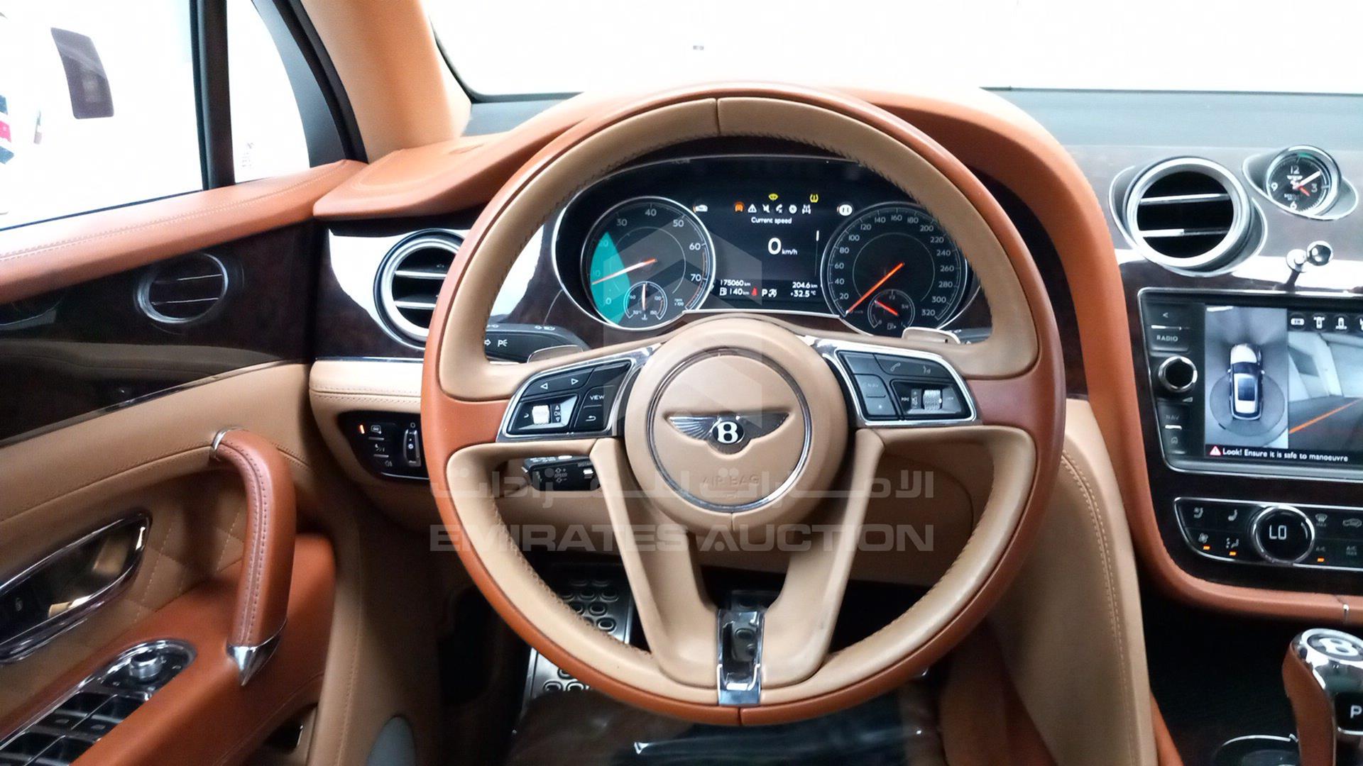 2017 BENTLEY BENTAYGA VIN: SJAAB1ZV8HC015778