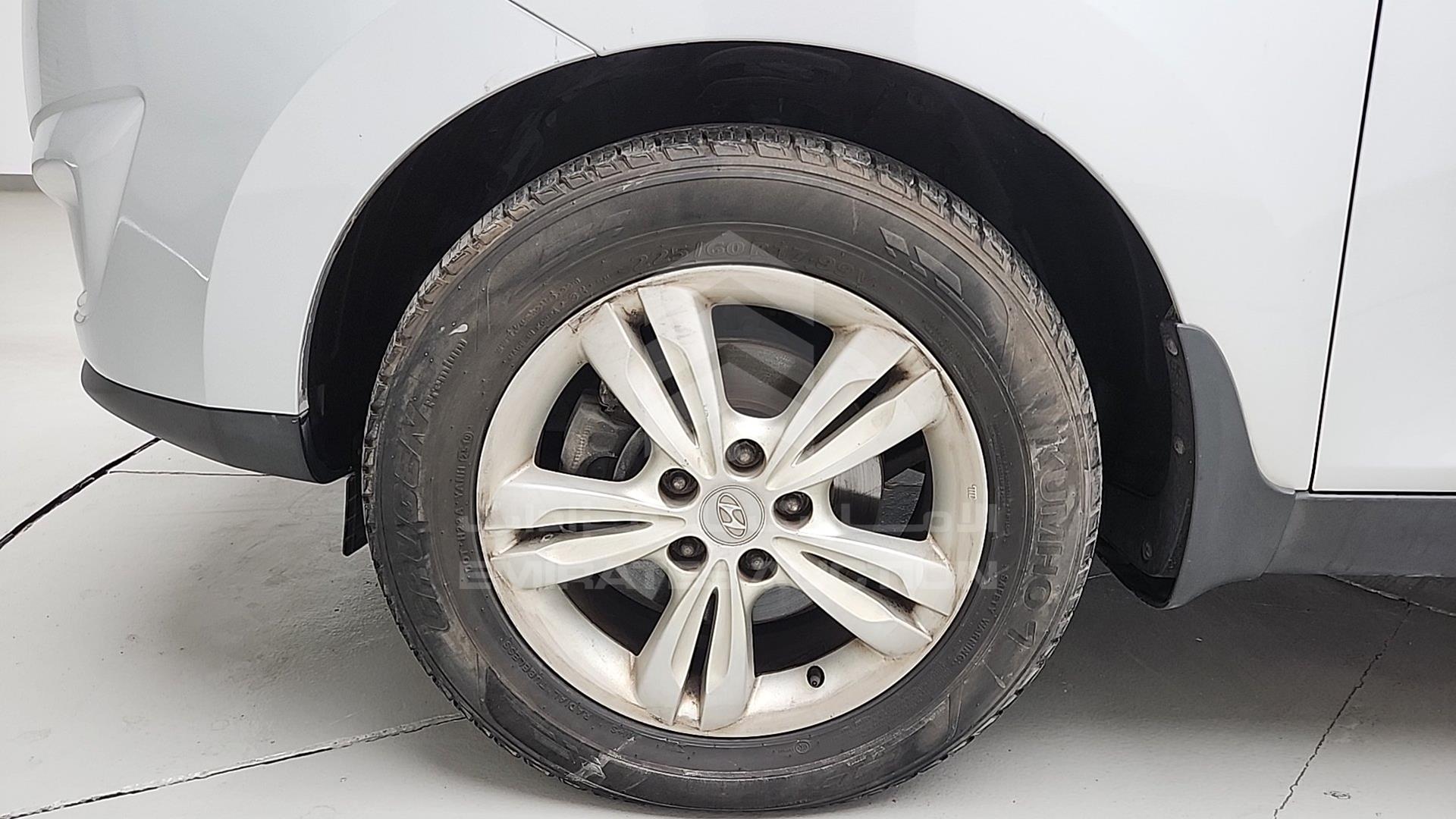 2011 HYUNDAI TUCSON VIN: KMHJT81B4BU132406
