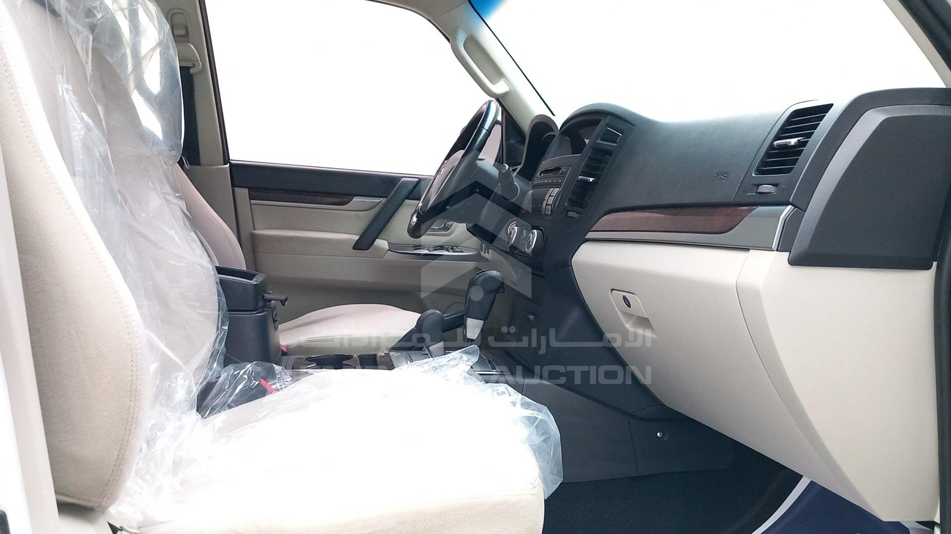 2014 MITSUBISHI PAJERO VIN: JMYLRV95WEJ707012