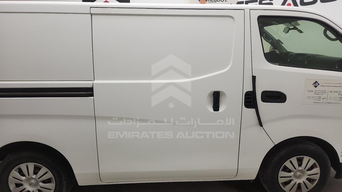 نيسان أورفان 2020 — الباب الخلفي الأيمن — صورة 13